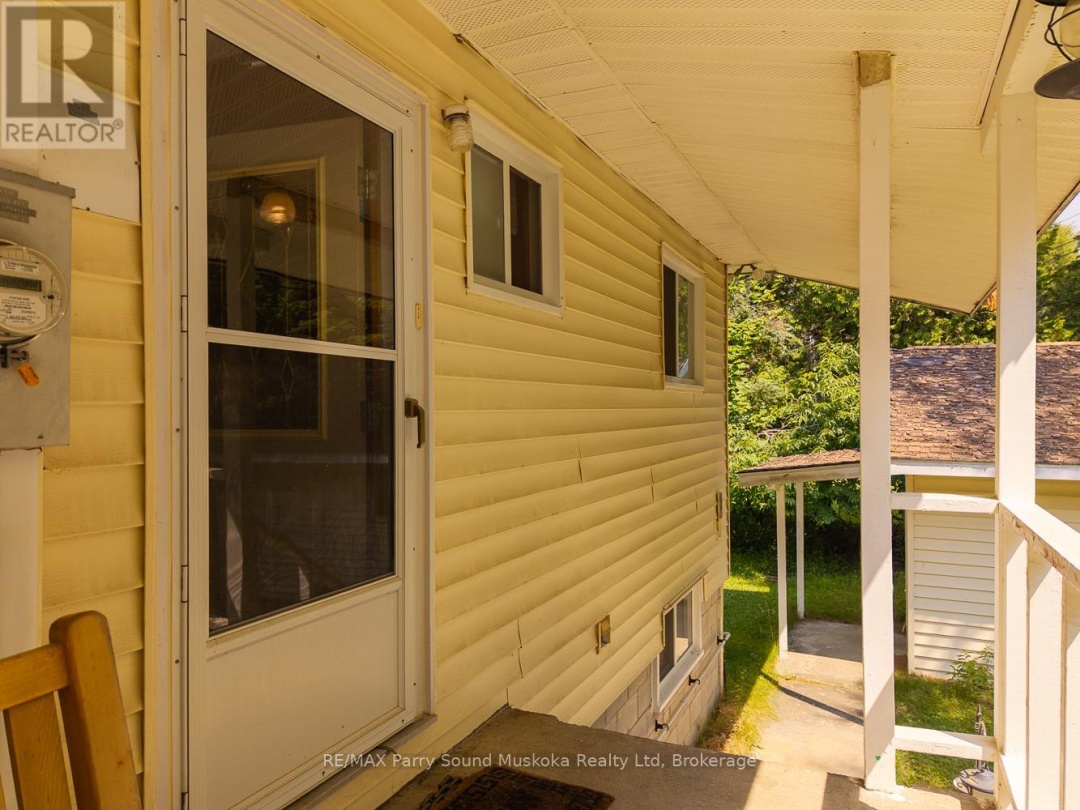 86 LAKESIDE CRESCENT, 