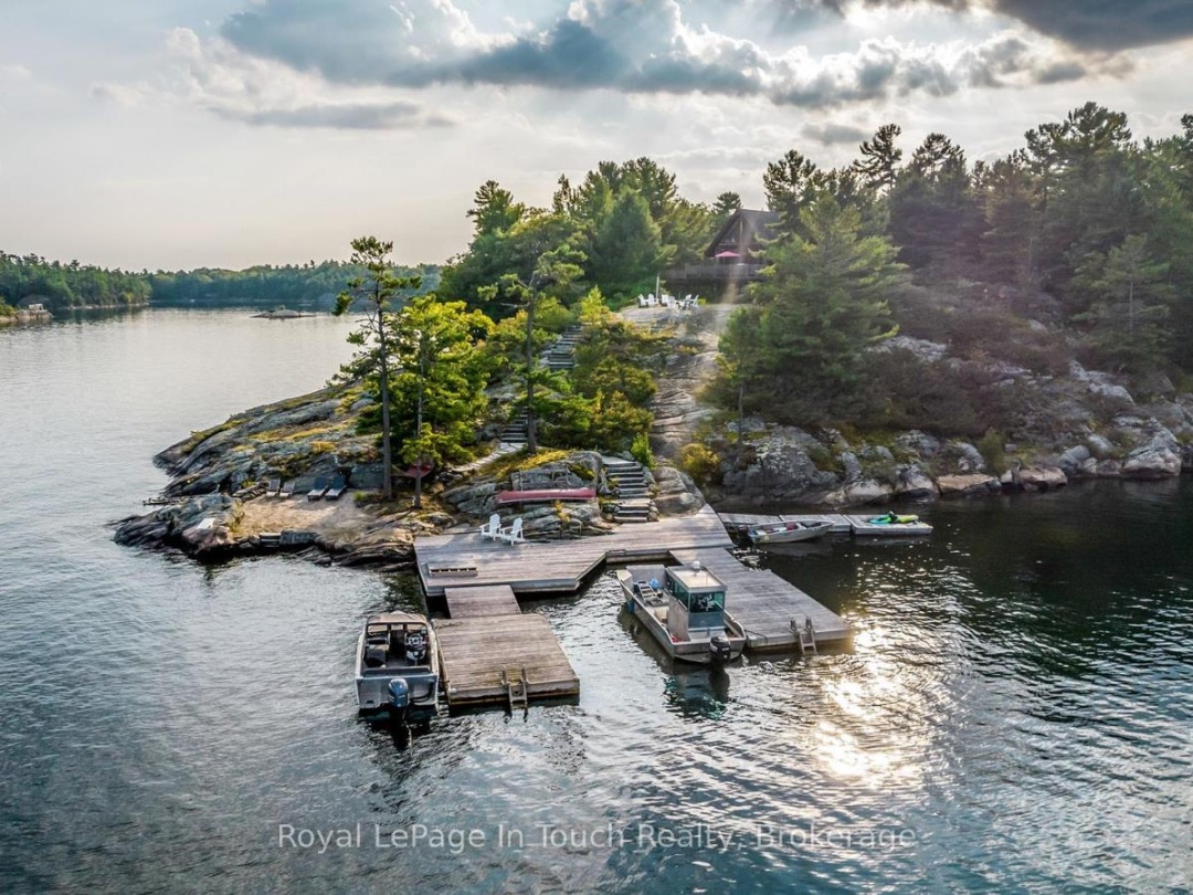 B686-8 DERBYSHIRE ISLAND, Georgian Bay
