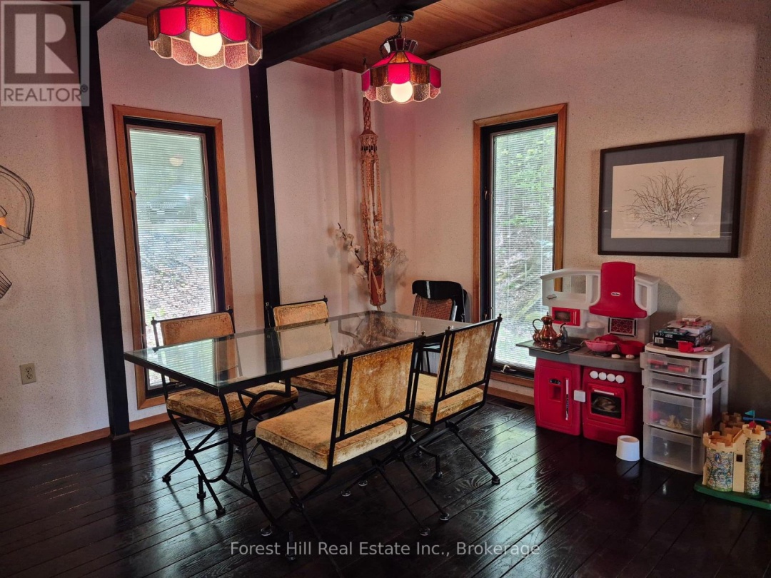 160 West Point Sands Road, Mary Lake