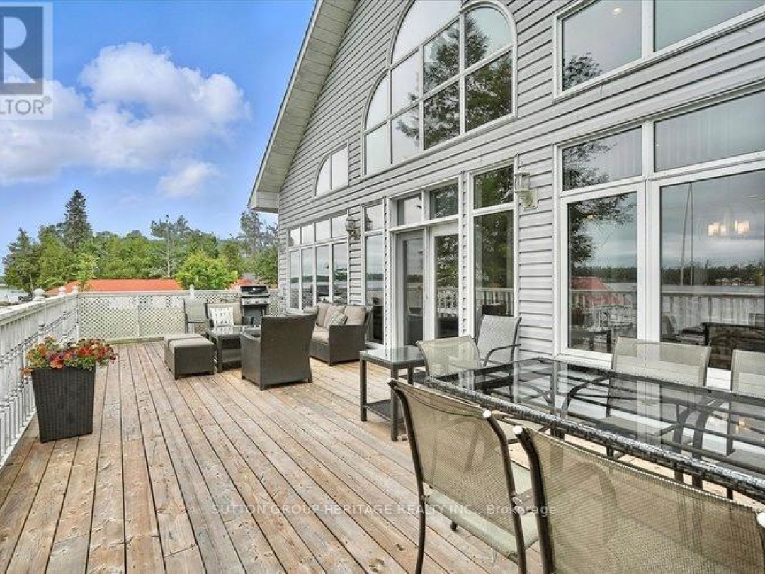 400 FRONT STREET W, 