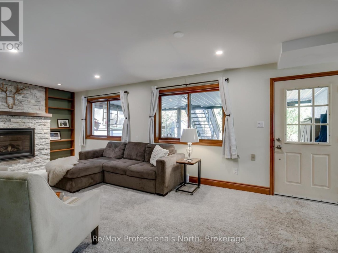 324 Bethune Drive N, Gull Lake