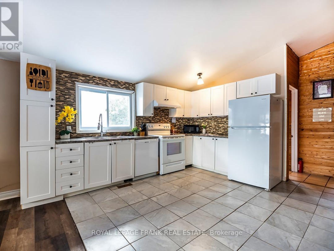 121 BALL POINT ROAD, Lake Scugog