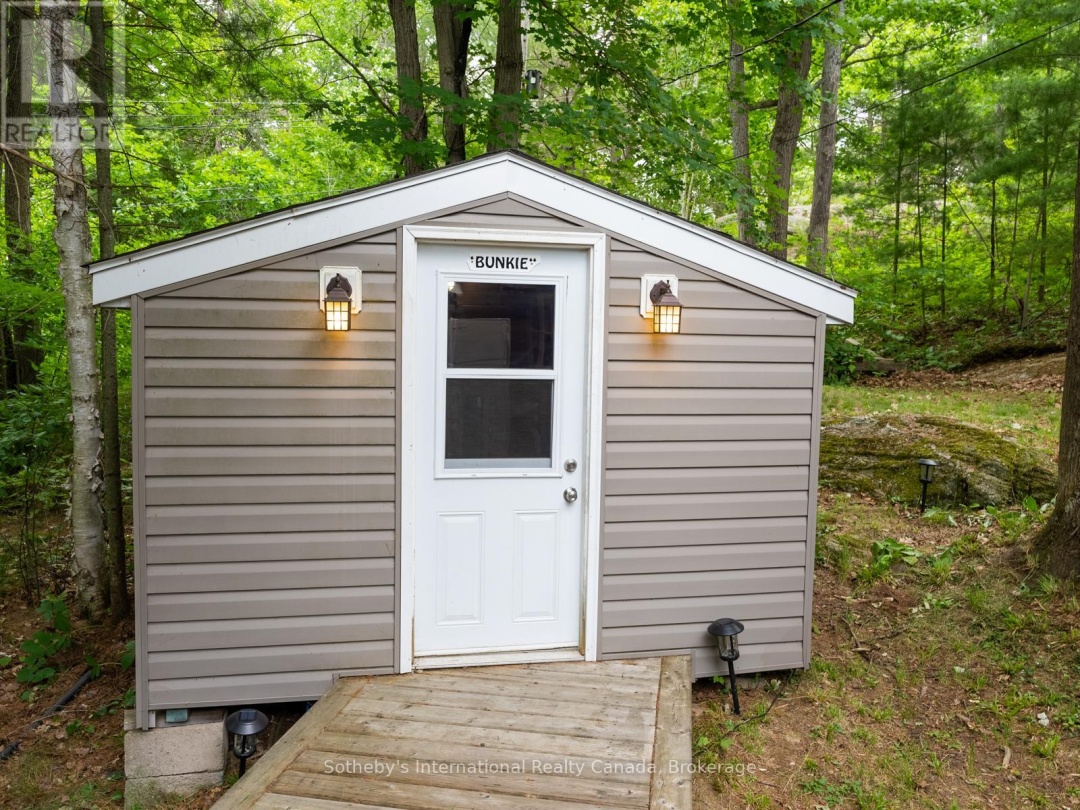 1040 KAHSHE LAKE, 