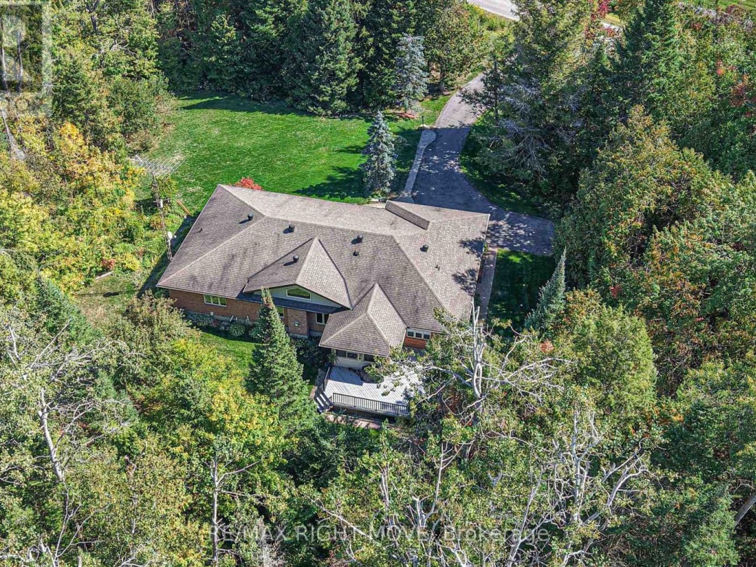 1892 CARRIAGE COURT, 