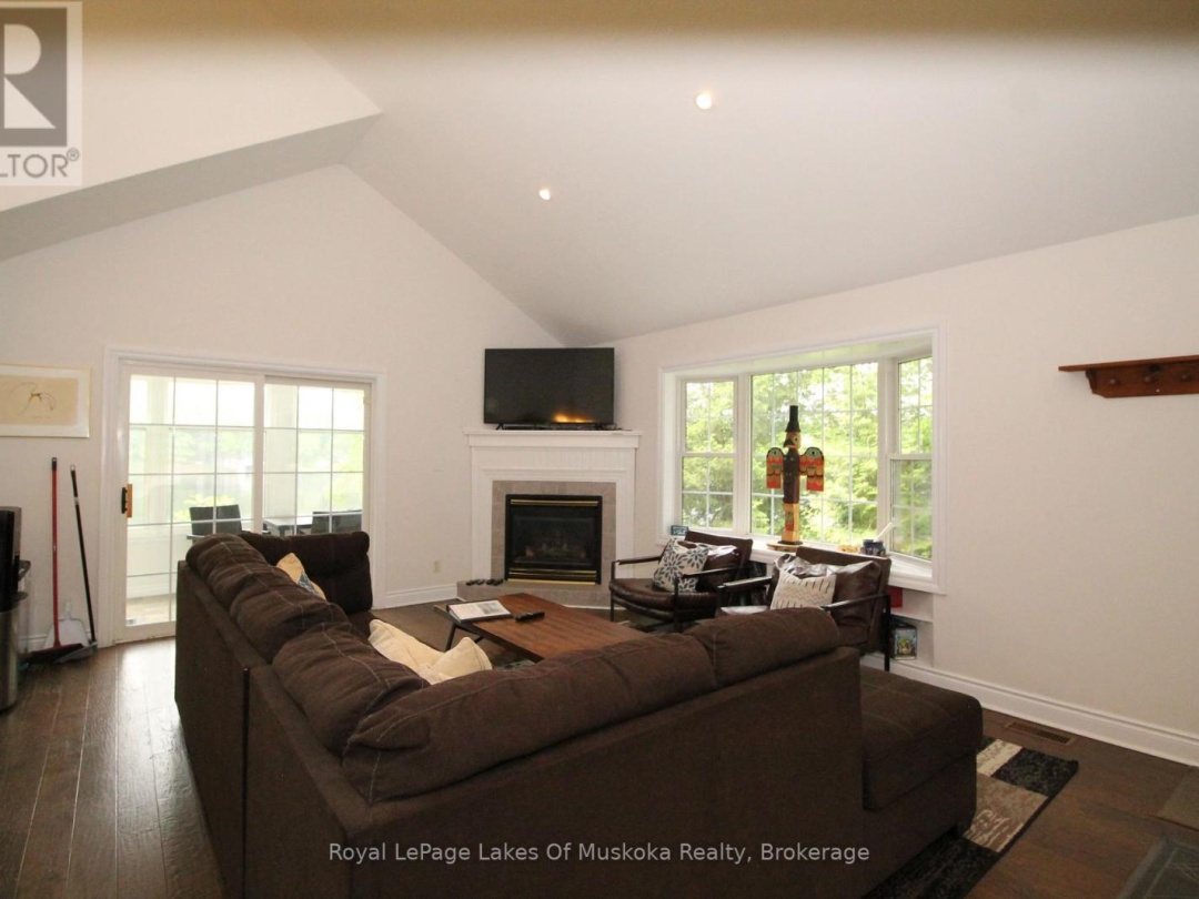 49 Pinetree Road, Loon Lake