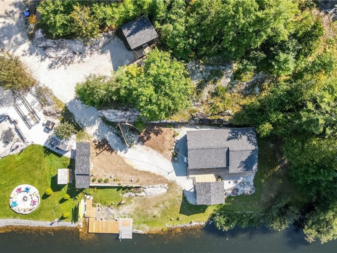 8150 Laidlaw Avenue, Severn Lake