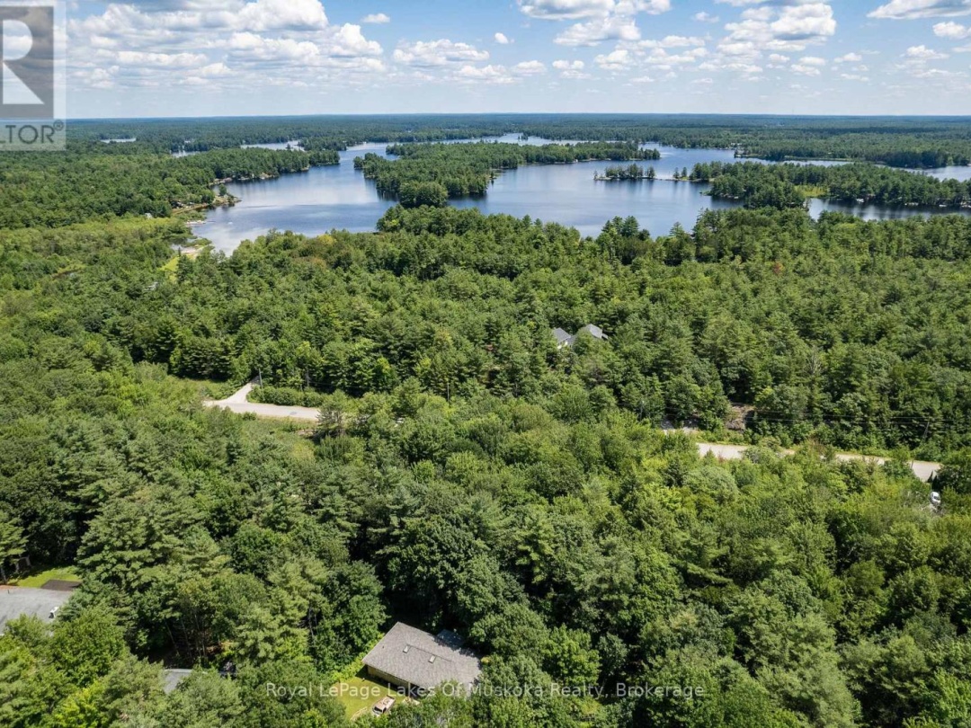 1020 AMELIA CRESCENT, 