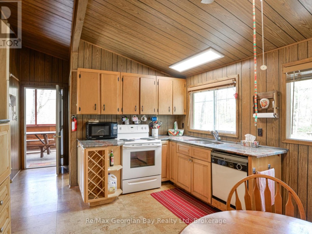 214 Trans Canada Bay Road, Six Mile Lake