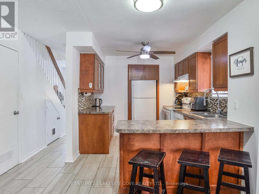 Unit 5 4 Paradise Boulevard, Lake Simcoe