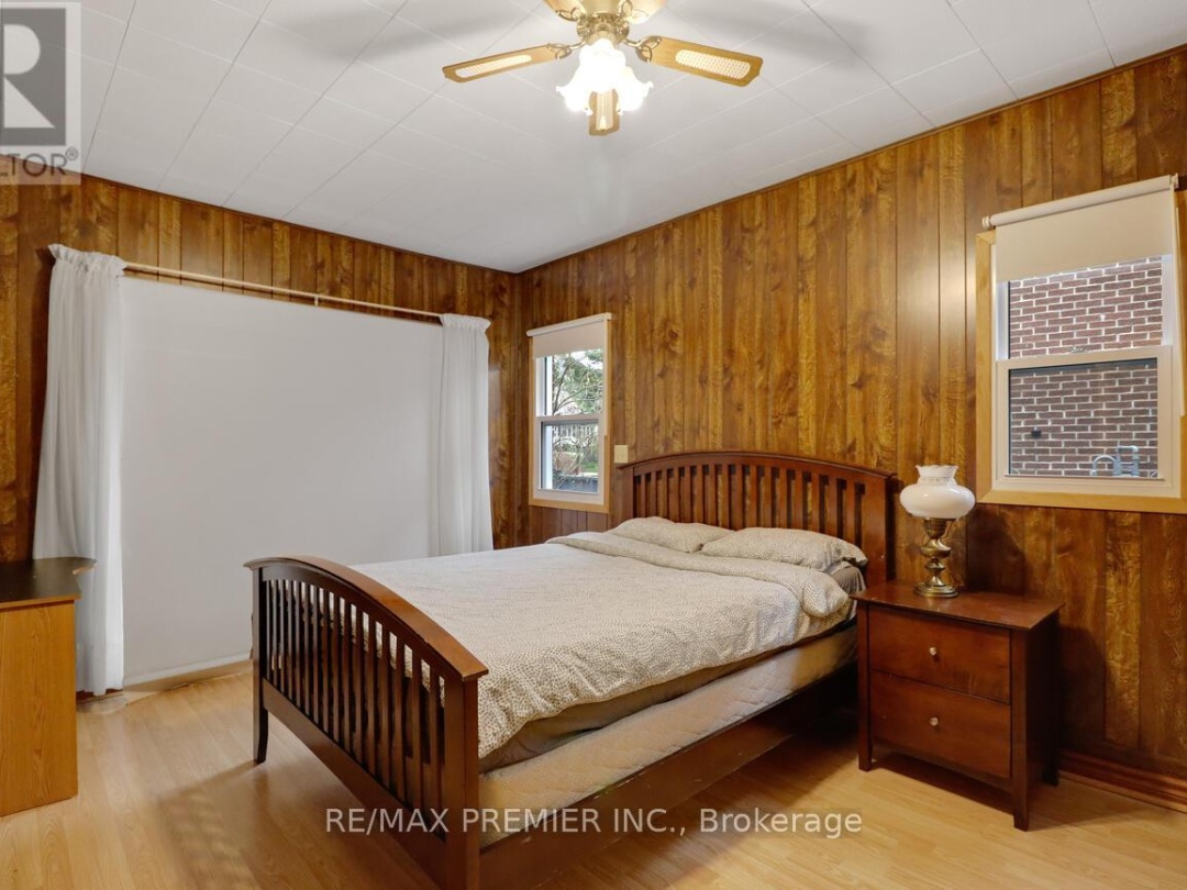 570 Phillip Street E, Gull Lake