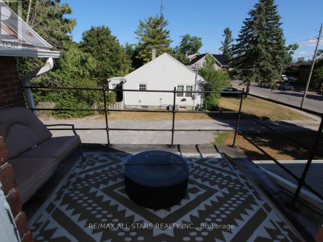 21 FRANCIS STREET E, 