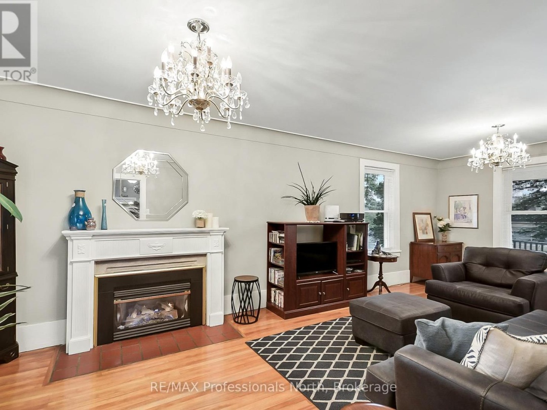 133 MAIN STREET W, 