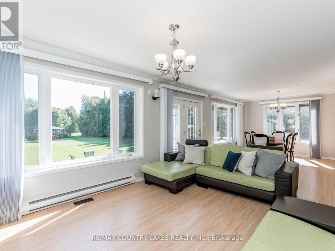 47 Lake Avenue, Lake Simcoe