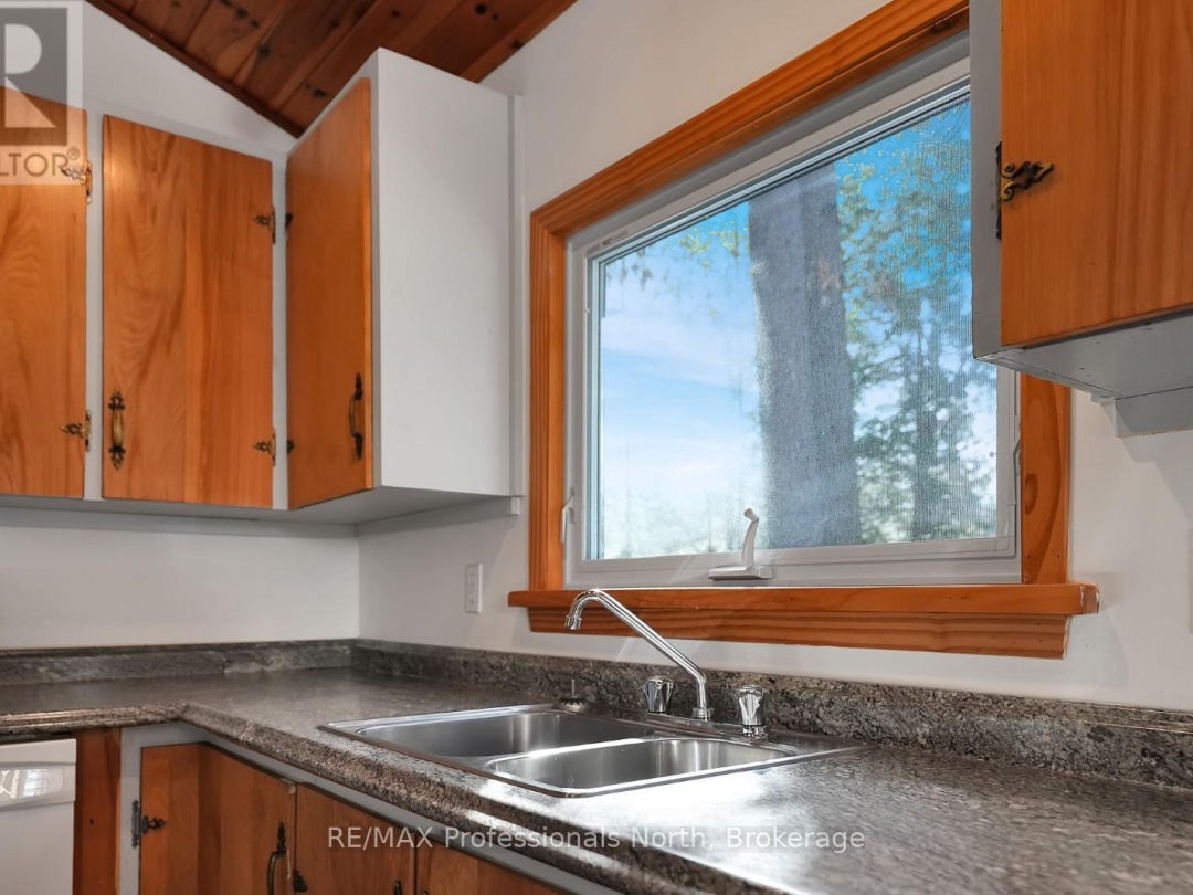 6547 Kennisis Lake Road, Kennisis Lake