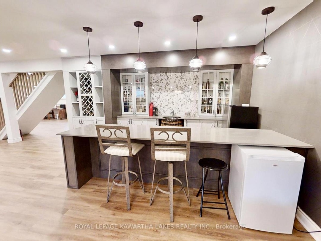 2501 Lakeshore Drive, Lake Simcoe