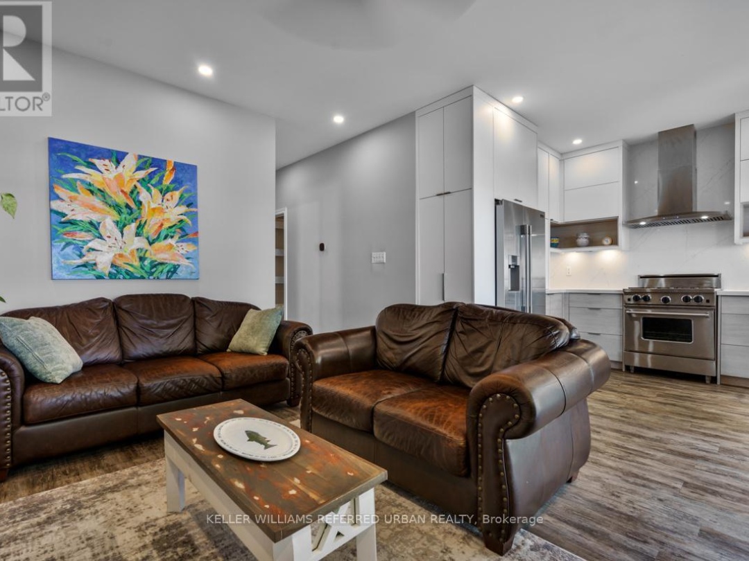 210 Morrison Avenue, Lake Simcoe