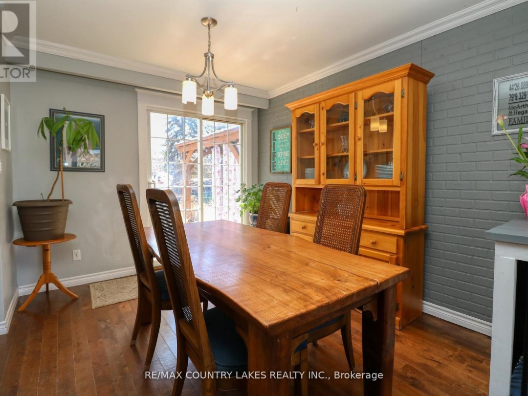 271 LAKELAND CRESCENT, 