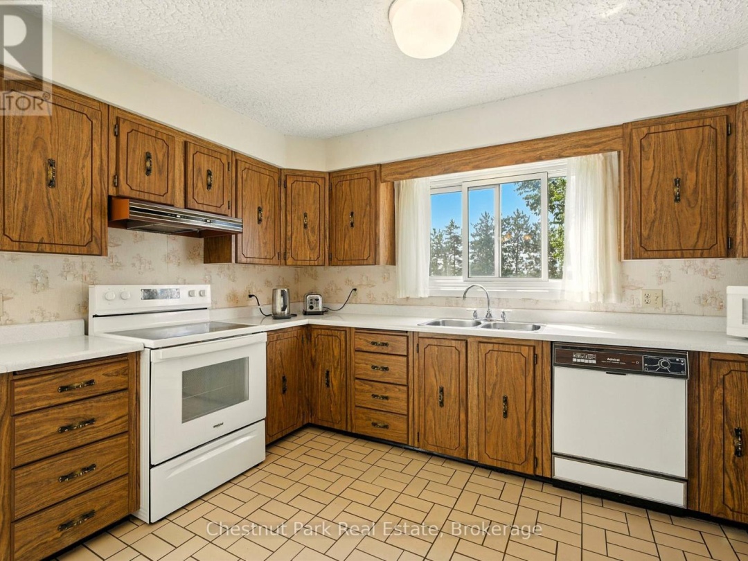 8 DANDELION LANE, 