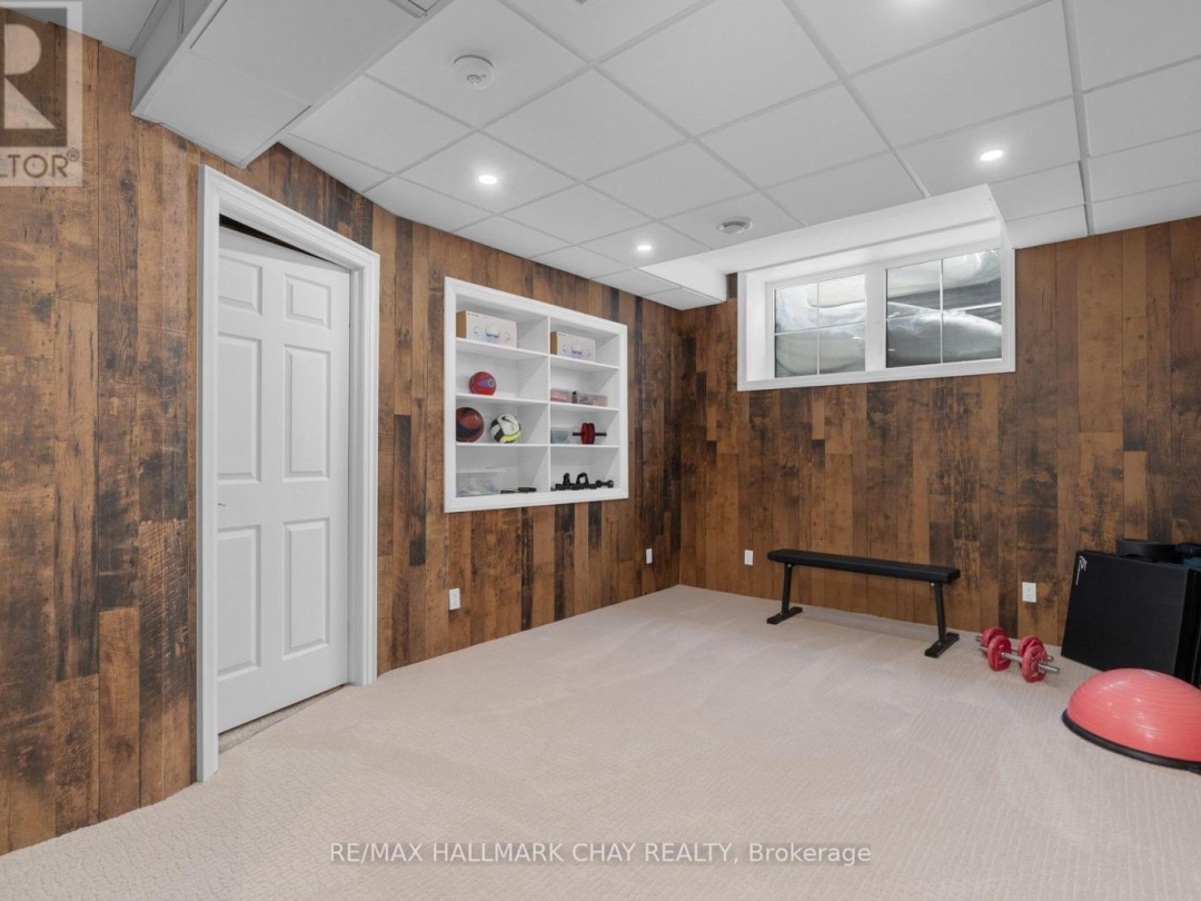 12 Thoroughbred Drive, Oro-Medonte