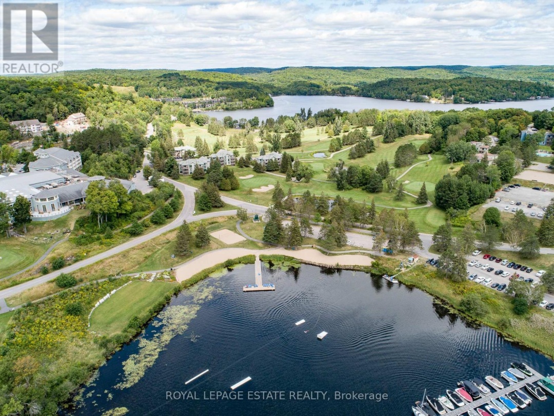 201 27 Deerhurst Drive, Peninsula Lake