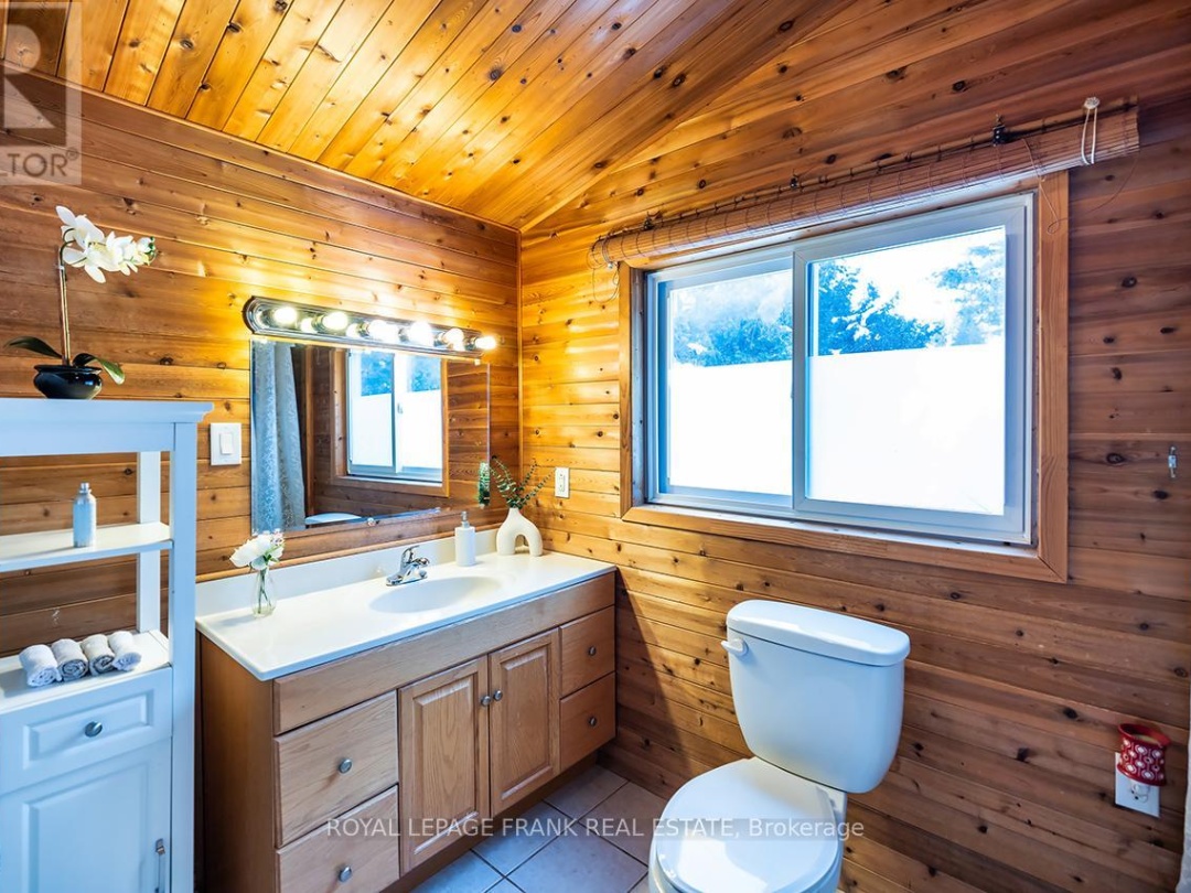 121 BALL POINT ROAD, Lake Scugog