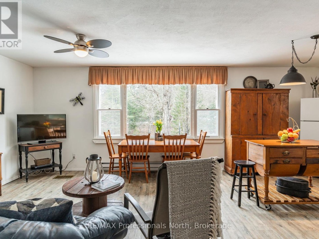 1010 Sturgeon Drive, Minden Lake
