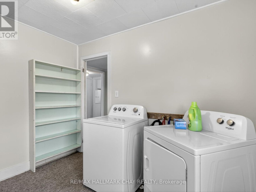 319 MISSISSAGA STREET W, 