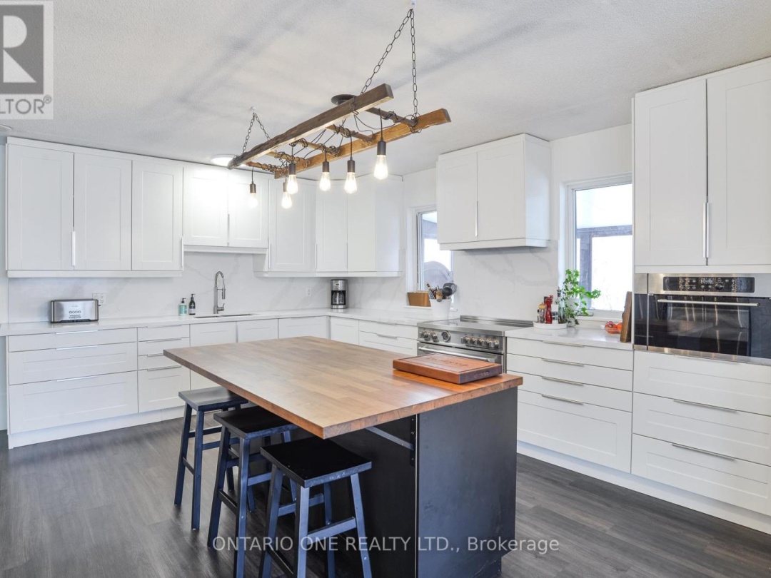 811 BAY STREET, 
