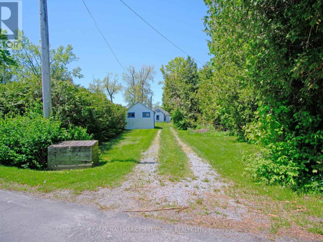 2196 Lakeshore Drive, Lake Simcoe