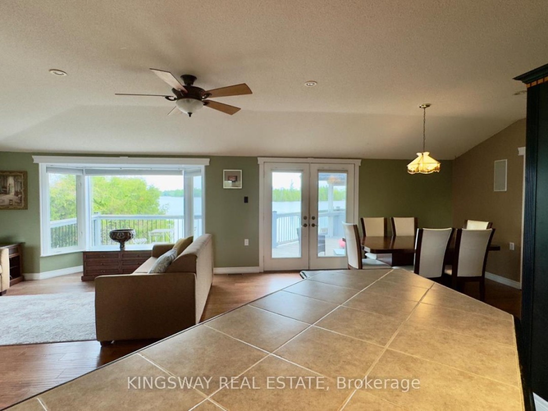 18 Mitchellview Road, Mitchell Lake