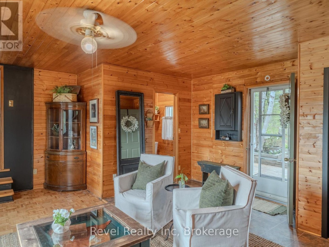 14 Swallow Road, Miller Lake
