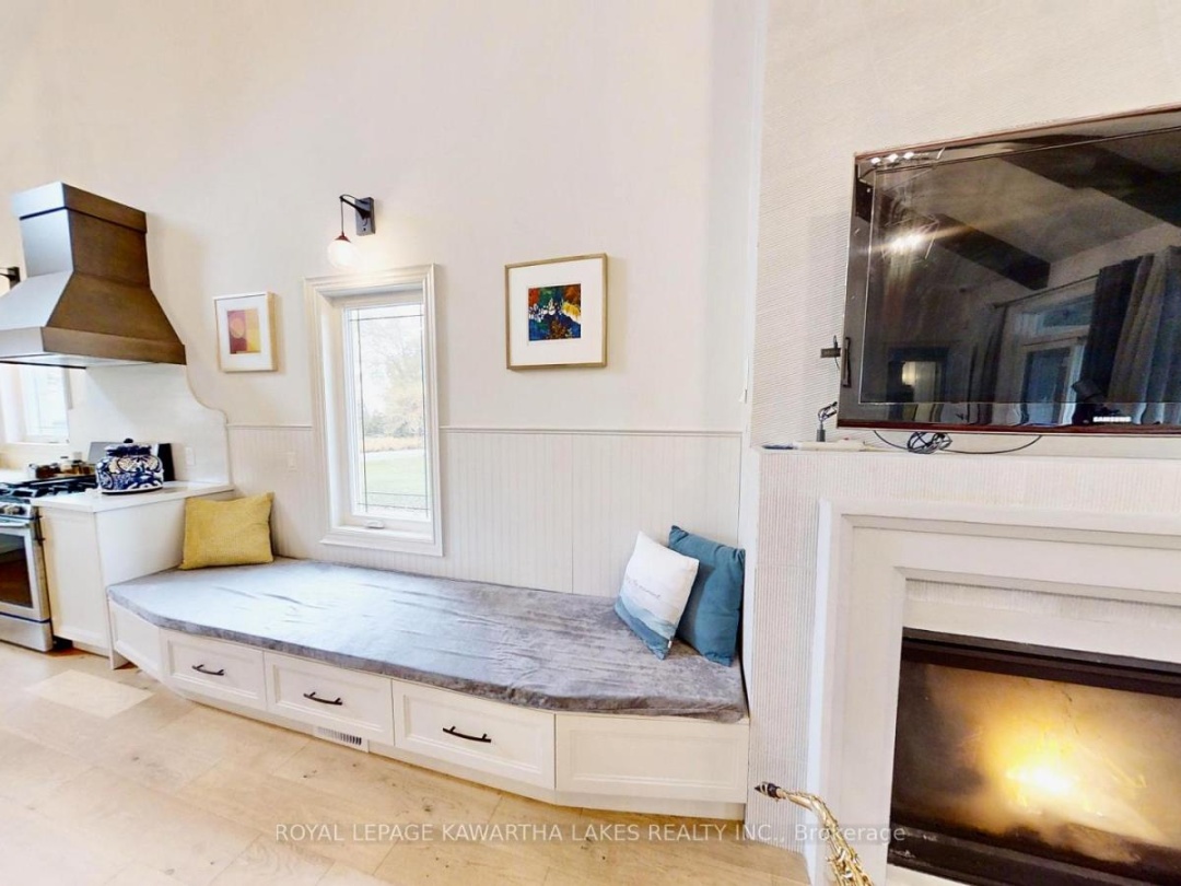 2501 Lakeshore Drive, Lake Simcoe