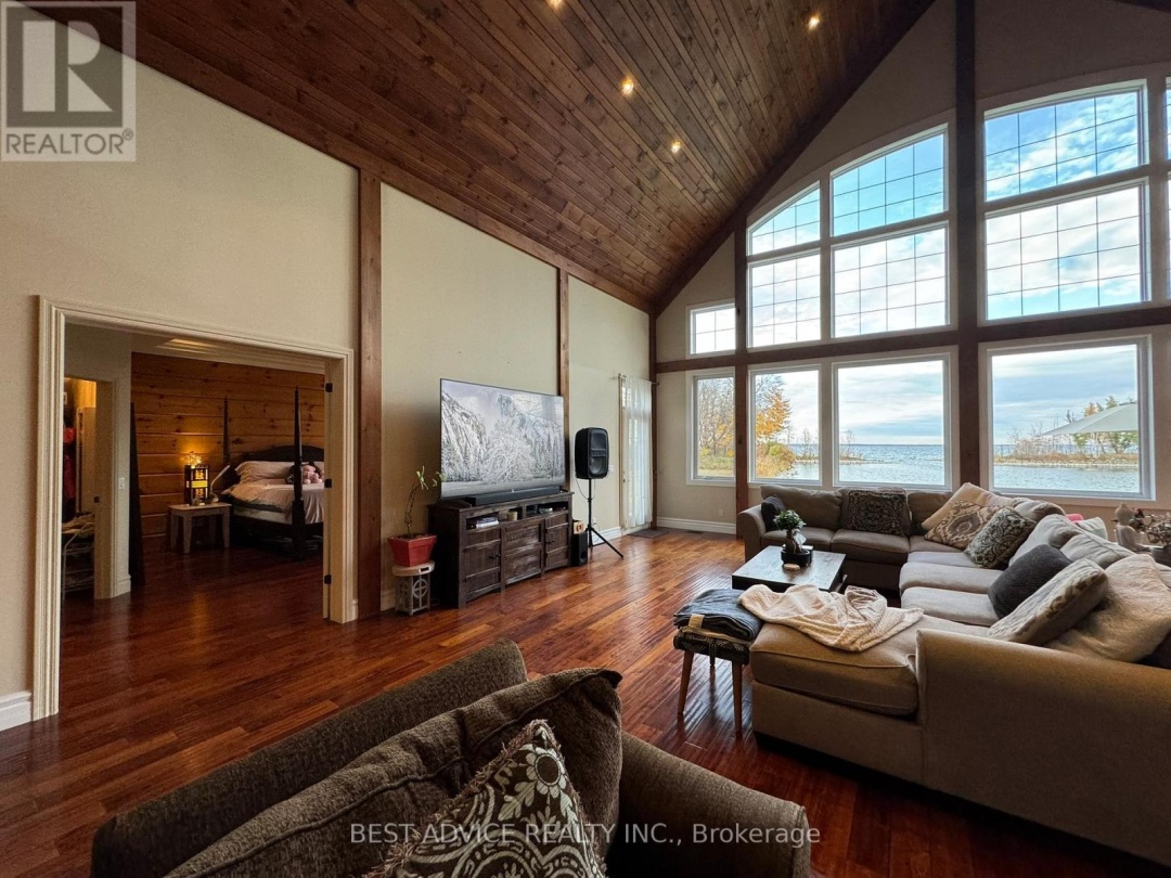 9 Fernwood Lane, Lake Simcoe