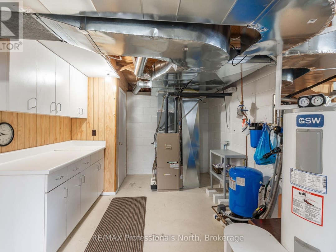1010 Sturgeon Drive, Minden Lake