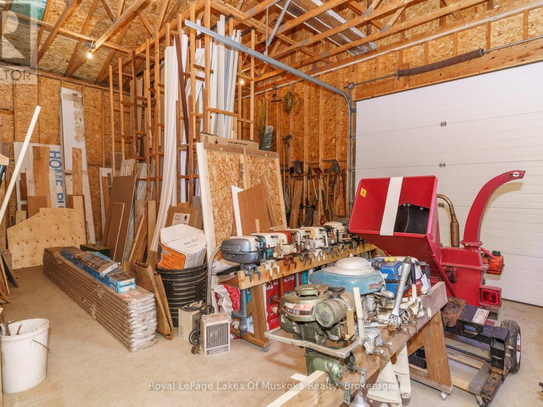 1020 AMELIA CRESCENT, 