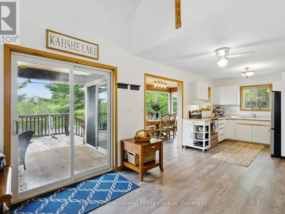 5760 Kahshe Lake, Kahshe Lake