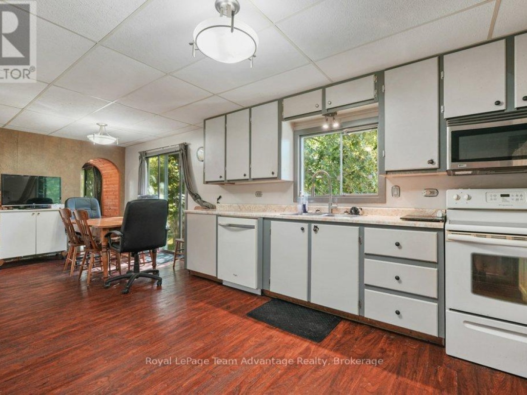 18 HORSESHOE LAKE ROAD, 