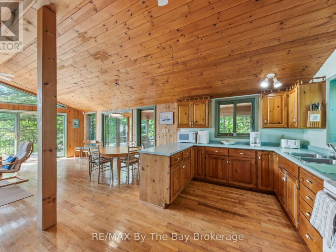 12 IS 3900 GEORGIAN BAY, 