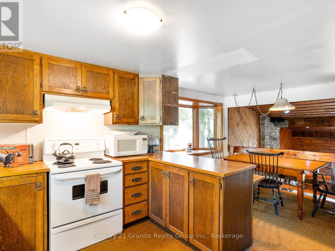 1036 Shirleys Road, Haliburton Lake