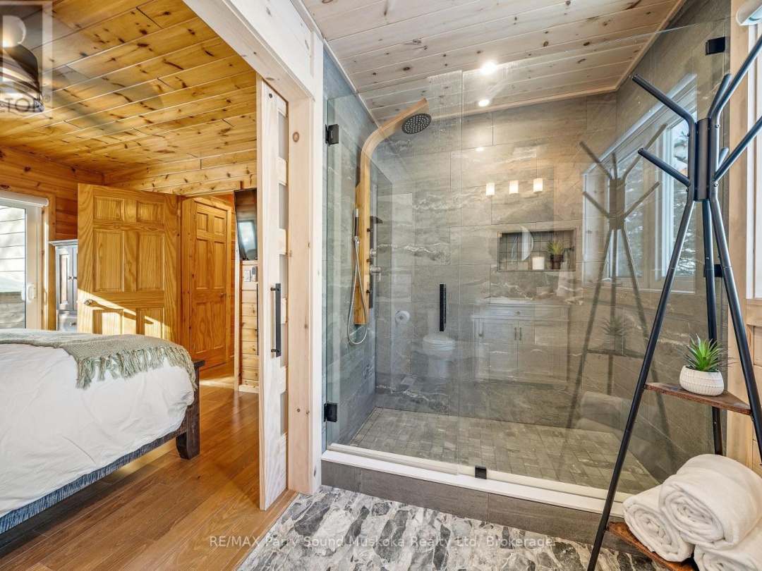587 Centre Road, Manitouwabing Lake