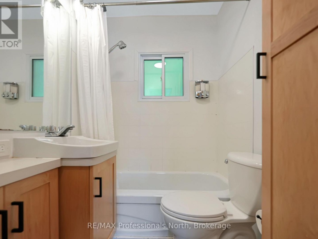1998 Alsop Road, Glamor Lake