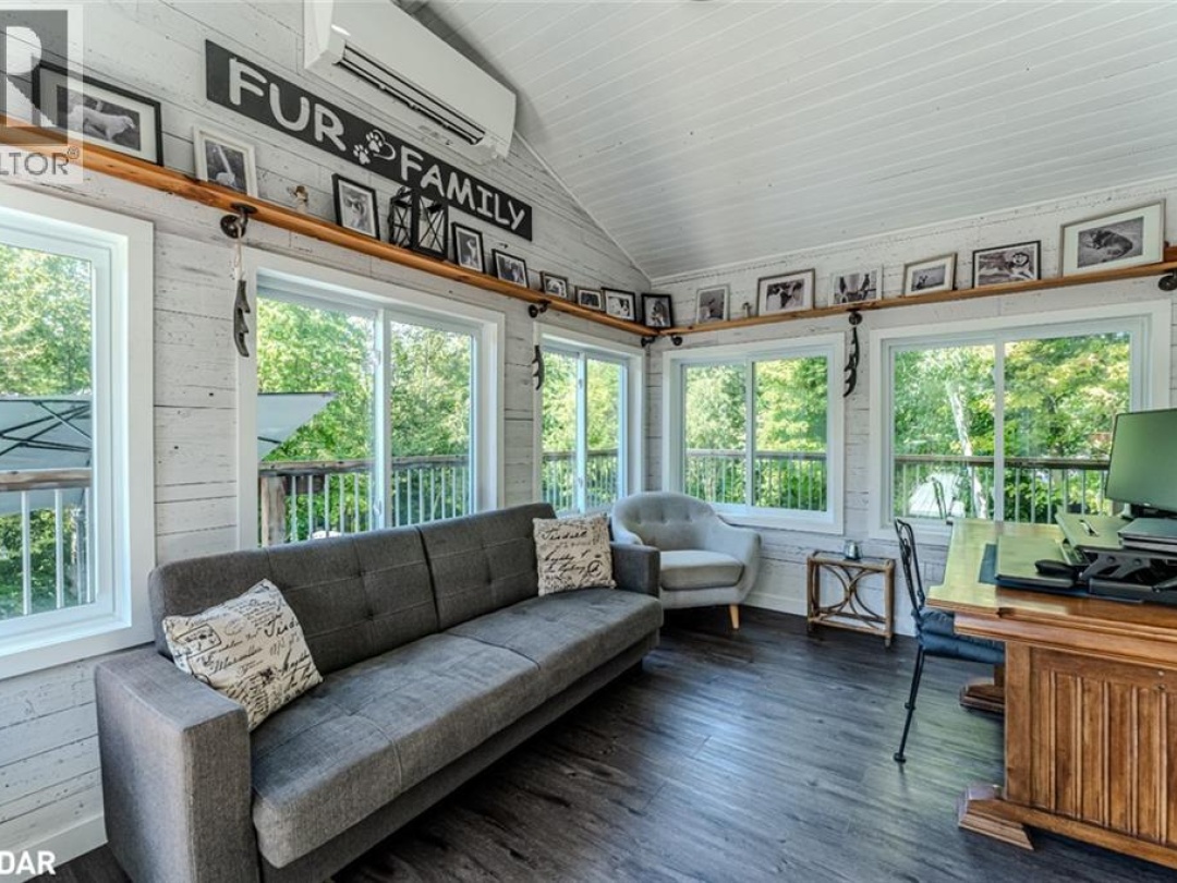 36 MEADOWS Avenue, 