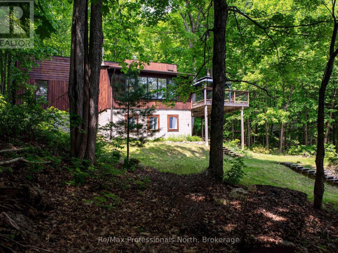 1008 SEVEN DWARFS CRESCENT, 