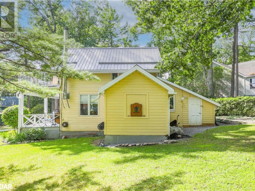 10 Sixth Street, Sturgeon Lake