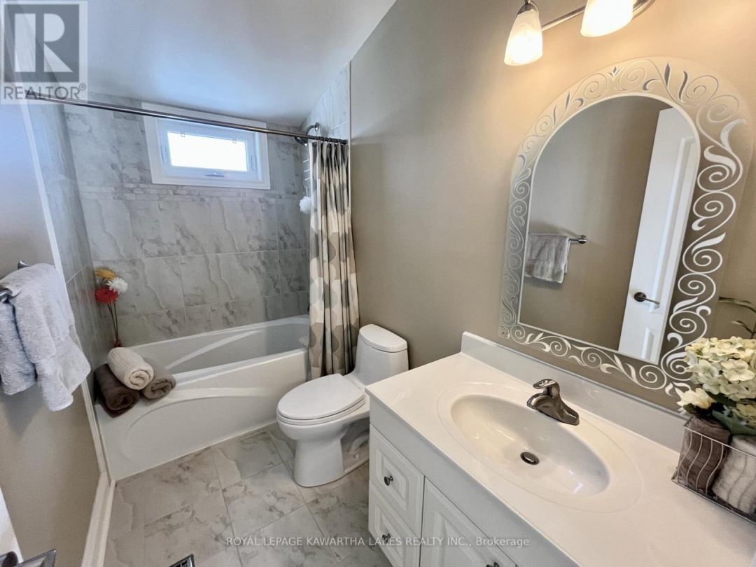 24 MCLENNANS BCH ROAD, Lake Simcoe
