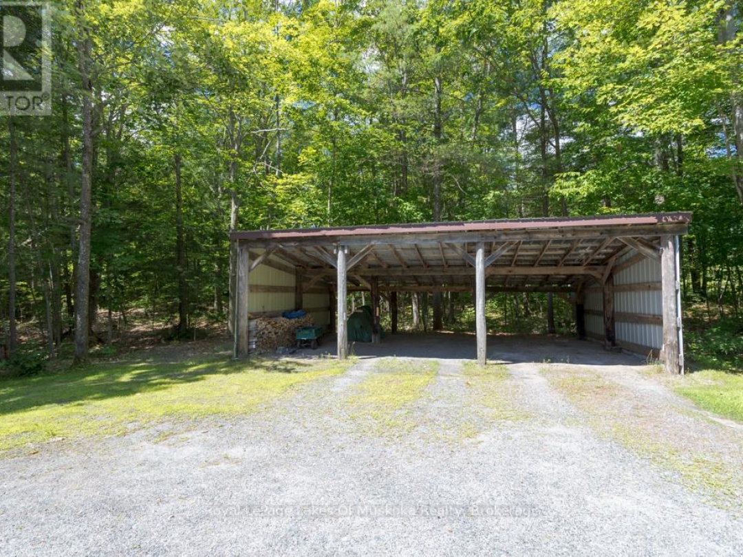 10 MUSKOKA PINES ROAD, 