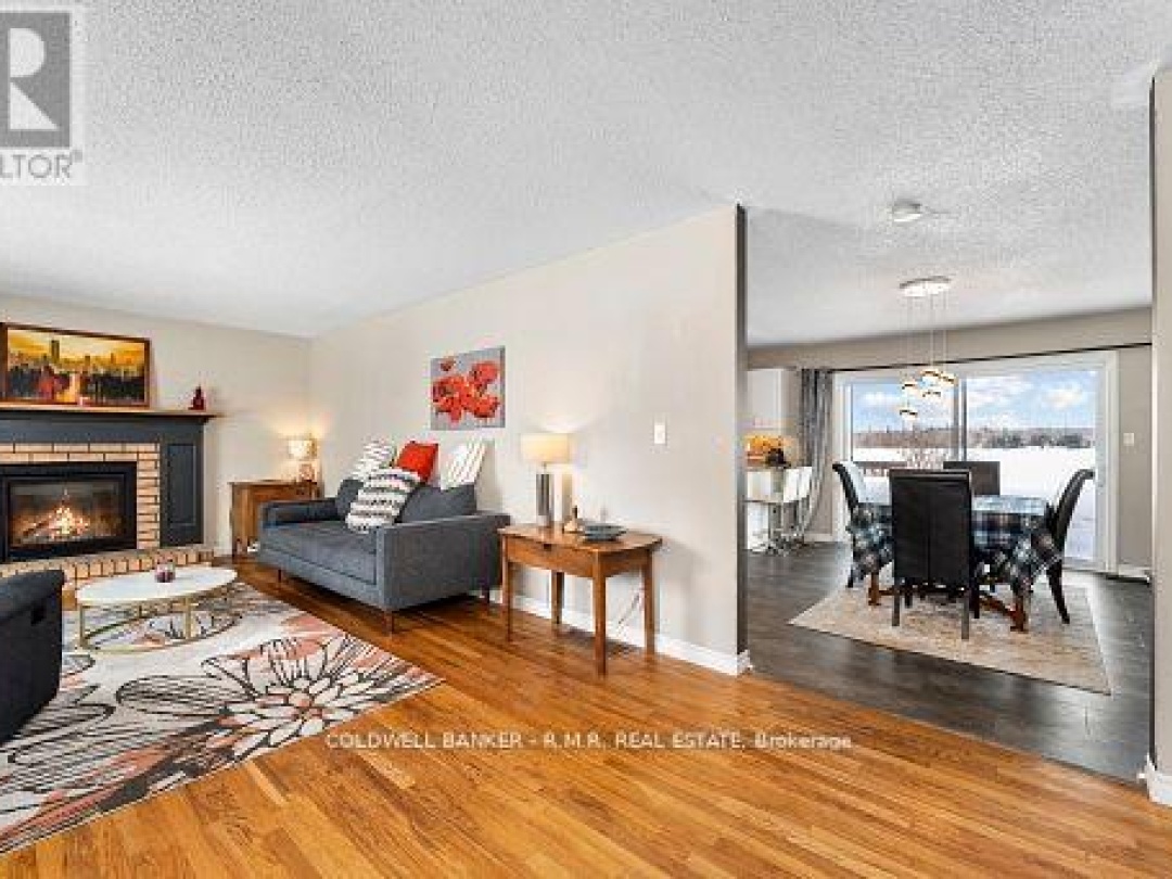 84 Pinewood Boulevard, Canal Lake