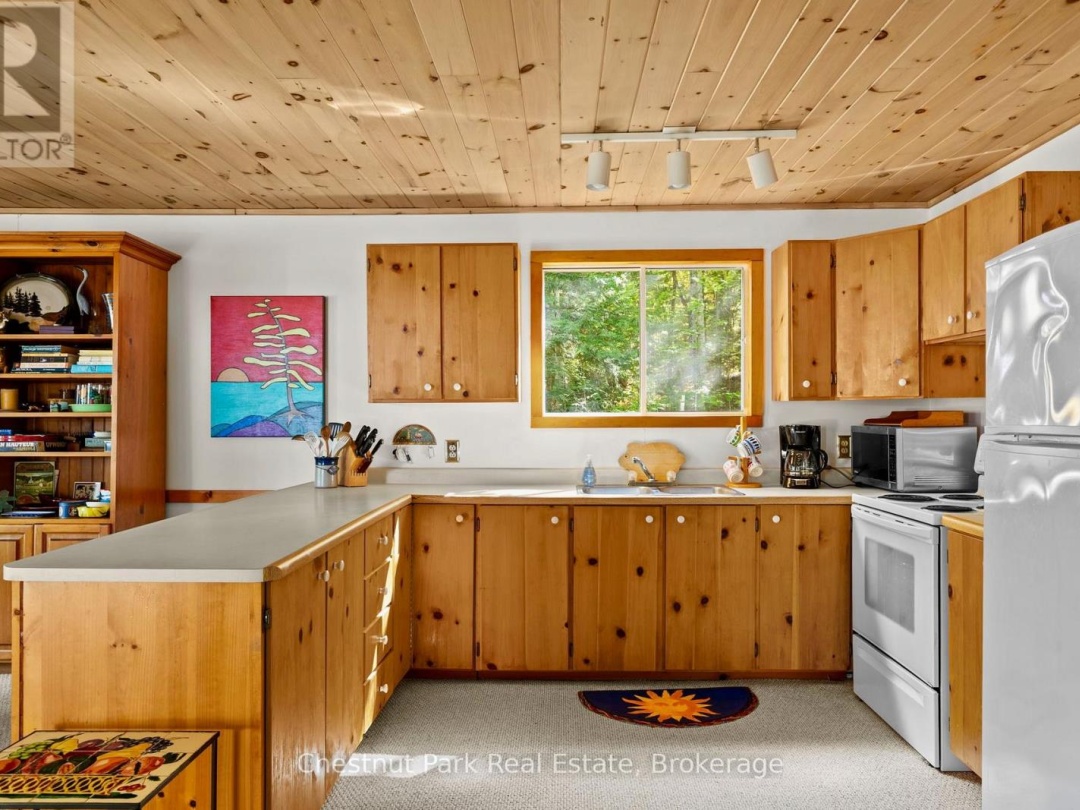 10 TAYLOR (26LM10) ISLAND, 