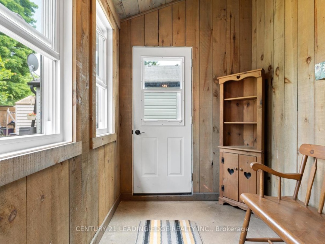 450 MARY STREET N, 