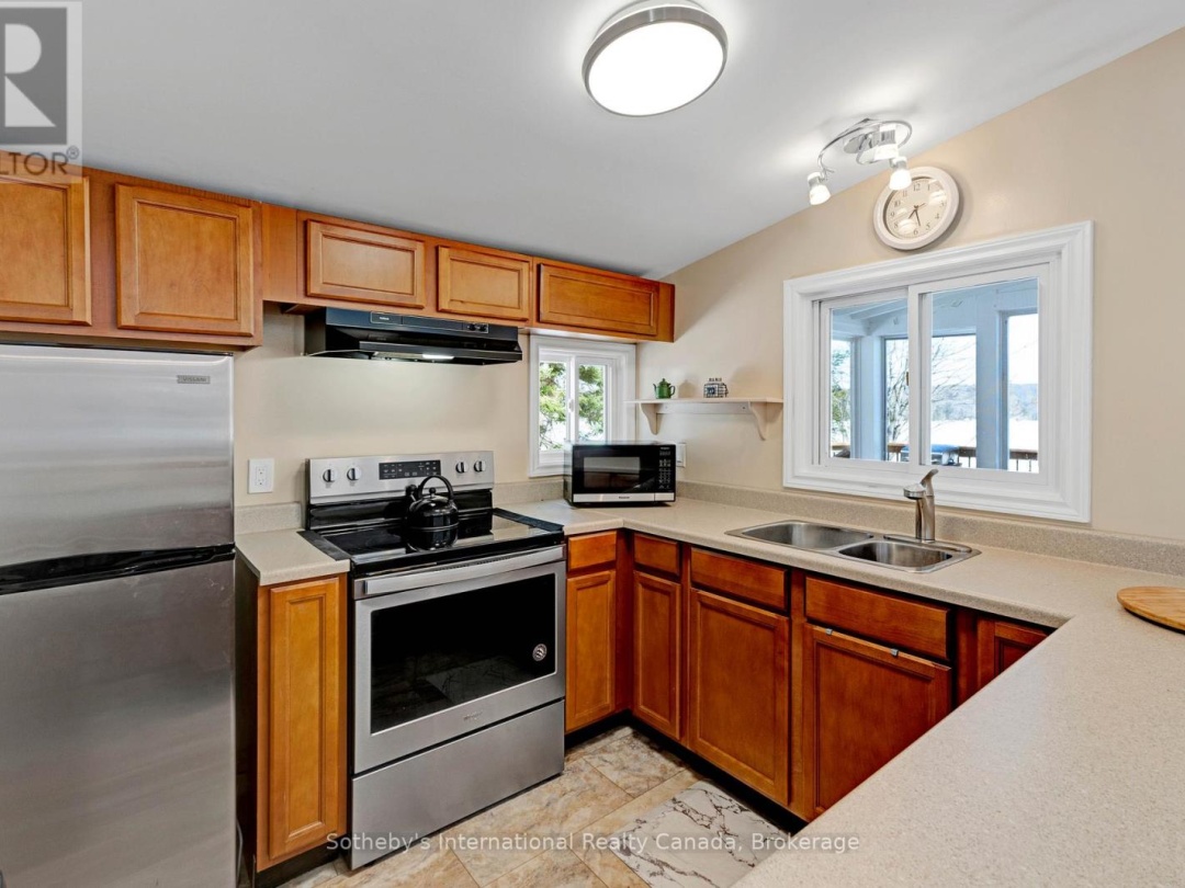 1028 Hillcrest Lane, Halls Lake